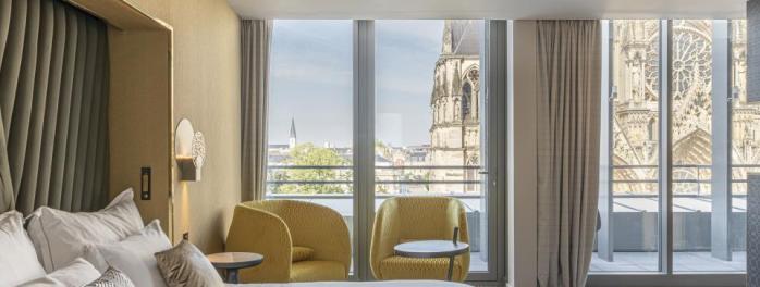hôtel 5* face à la Cathédrale Notre-Dame